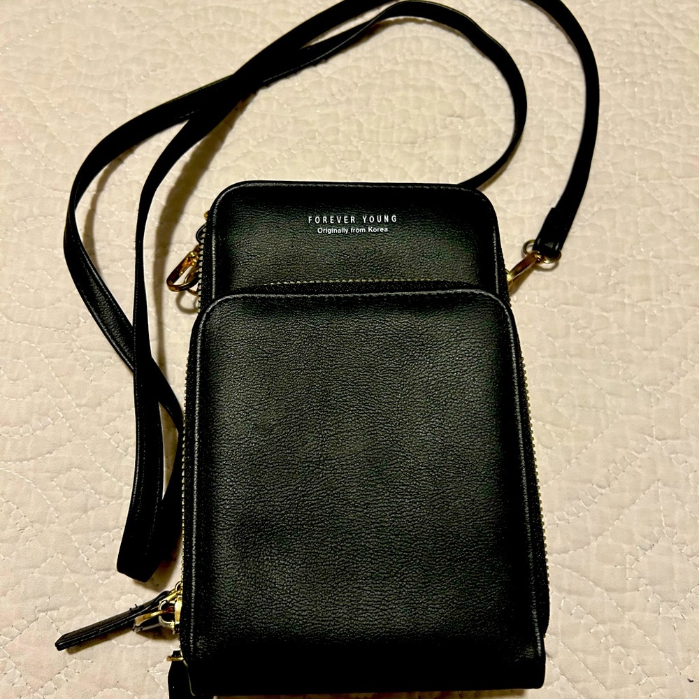 Ladies black shoulder purse with adjustable straps.